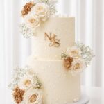 2 Tier Wedding Cake +6 Roses (30 Portions)