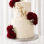 2 Tier Wedding Cake +9 Roses (20 Portions)