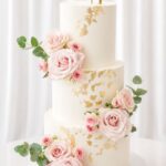 3 Tier Wedding Cake +13 Roses (50 Portions)