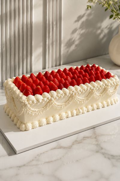 Strawberry Cake_20 portions_500 dhs Strawberry Cake (20 Portions) - Image 1
